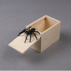 Prank Insects Scare Toys Wooden Box Case Spider Scorpion Centipede Trick Play Joke Lifelike Novelty Surprise Gag Toy Send Random