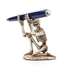 Creative desktop small skull pen holder stationery storage rack Pen holder resin small ornaments storage rack