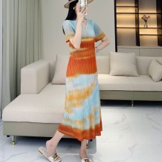 Printed pleated dress for women's summer new style vacation style straight tube short sleeved long skirt with American design sense