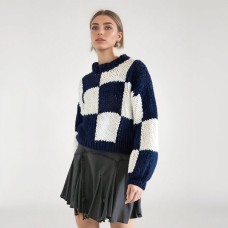 Fashionable contrasting plaid splicing thick needle sweater with stylish hand woven thick top for women