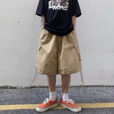 Loose cropped shorts with large pockets for casual wear Loose cropped shorts with large pockets for casual wear