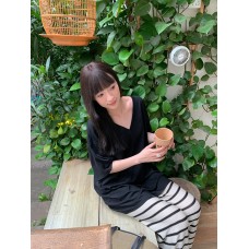 Loose and Lazy Style Short Sleeve T-Shirt for Women with V-Neck and Long Length