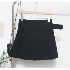 High waisted pleated skirt