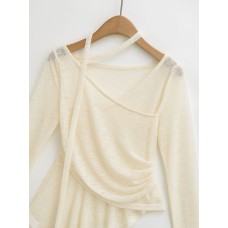 V-neck base shirt with flared sleeves T-shirt