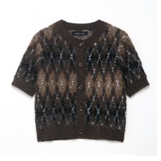 Round neck short sleeved diamond patterned knitted sweater for women
