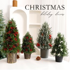 Christmas Tree Decoration Plastic Pot with Red Berries for Holiday Scene Display Christmas Tree Decoration Plastic Pot with Red Berries for Holiday Scene Display