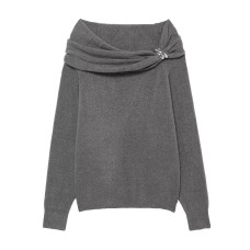 Metal inlaid off shoulder knitting