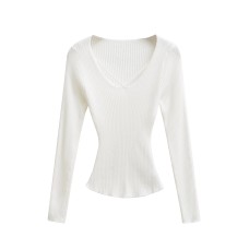 U-neck long sleeved slim fit pullover sweater