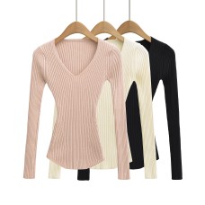 Slim fit and slimming V-neck top Slim fit and slimming V-neck top