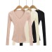 Slim fit and slimming V-neck top