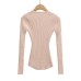Slim fit and slimming V-neck top