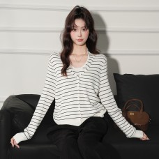 Knit Long Sleeve V-Neck Buttoned Crew Neck Slim Fit Top with Halter Neckline and Two-Piece Design Knit Long Sleeve V-Neck Buttoned Crew Neck Slim Fit Top with Halter Neckline and Two-Piece Design