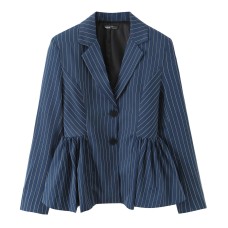 Flat under the fluffy flower bud long sleeved striped suit with a bow Flat under the fluffy flower bud long sleeved striped suit with a bow