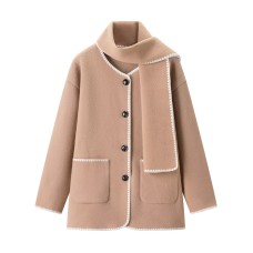 Commuting style elegant scarf with fur coat