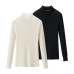 Half high neck slim fit and slimming knit base shirt Half high neck slim fit and slimming knit base shirt