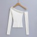 Slimming and slimming, sloping shoulder, exposed top