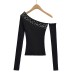 Slimming and slimming, sloping shoulder, exposed top