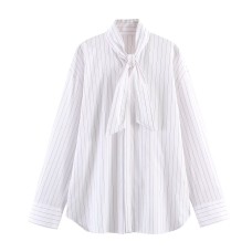 Minimalist style scarf striped poplin shirt