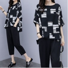 Fashionable Loose Two-Piece Set for Plus-Size WomenShort Sleeve Top with Tummy Coverage Comfortable and Slimming Design Fashionable Loose Two-Piece Set for Plus-Size WomenShort Sleeve Top with Tummy Coverage Comfortable and Slimming Design