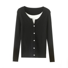 Single breasted round neck long sleeved top