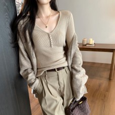 Elegant V-Neck Knit Top for Women, Slim Fit, Mature Look, Long Sleeve Elegant V-Neck Knit Top for Women, Slim Fit, Mature Look, Long Sleeve