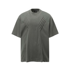 Deconstructing and splicing pleated short sleeves