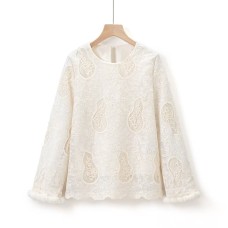 Simple and gentle style lace long sleeved round neck base