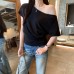 V-neck green short-sleeved T-shirt