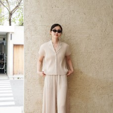 Elegant Modern Chinese Style Pleated Top with High-End Quality Casual and Fashionable Design Versatile for Everyday Wear